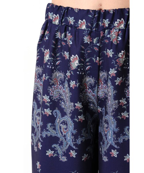 EGOIST（エゴイスト）の「フラワーペイズリーワイドパンツ（パンツ・レディース・BLACK/NAVY/BEIGE・Size : F /）」の4枚目の写真