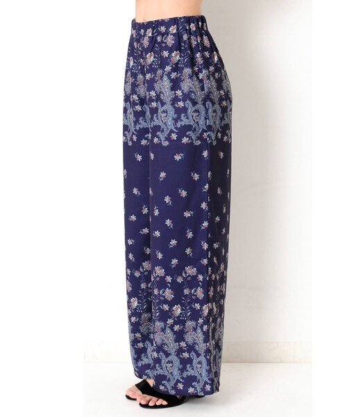 EGOIST（エゴイスト）の「フラワーペイズリーワイドパンツ（パンツ・レディース・BLACK/NAVY/BEIGE・Size : F /）」の2枚目の写真