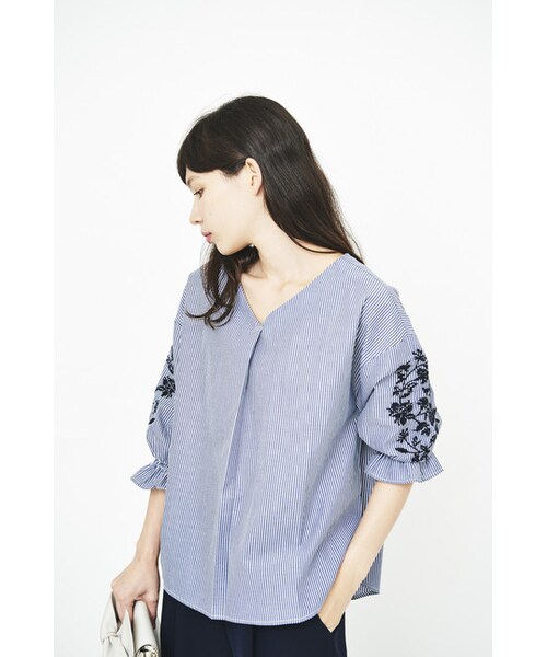 YECCA VECCA（イェッカヴェッカ）の「袖刺繍Vネックブラウス（）」 - WEAR 