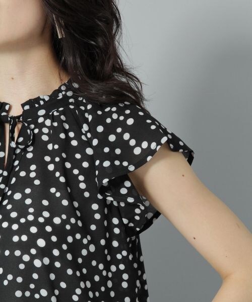 Andemiu（アンデミュウ）の「ドットギャザーブラウス（トップス・ブラック/マスタード）」の9枚目の写真