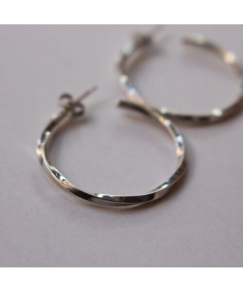 Handmade(ハンドメイド)の「twist hoop pierce(ピアス(両耳用)・レディース・その他)」の3枚目の写真