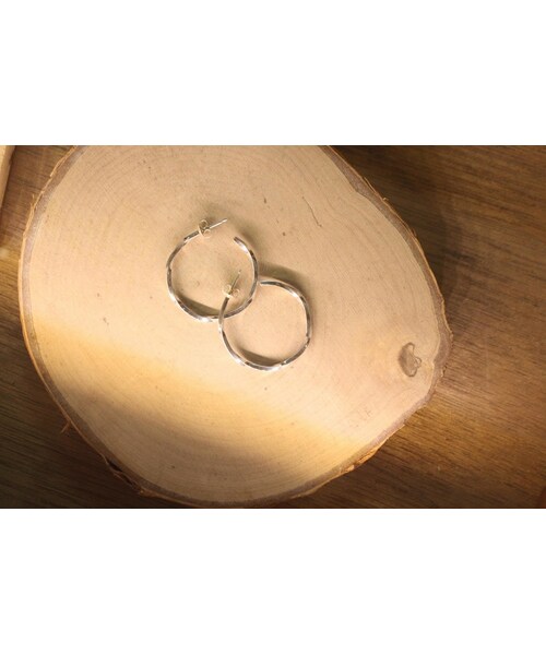 Handmade(ハンドメイド)の「twist hoop pierce(ピアス(両耳用)・レディース・その他)」の2枚目の写真