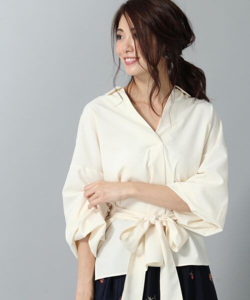 Andemiu(アンデミュウ)の「ソデタックヌケエリブラウス(トップス・チェック/ブラウン/アイボリー/ネイビー)」の3枚目の写真