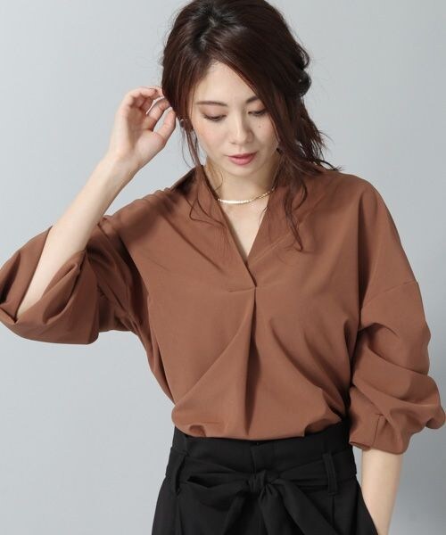 Andemiu(アンデミュウ)の「ソデタックヌケエリブラウス(トップス・チェック/ブラウン/アイボリー/ネイビー)」の2枚目の写真