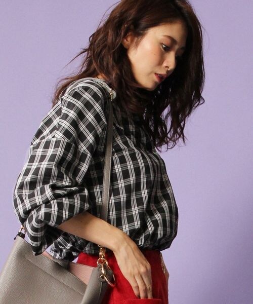 Andemiu(アンデミュウ)の「ソデタックヌケエリブラウス(トップス・チェック/ブラウン/アイボリー/ネイビー)」の1枚目の写真