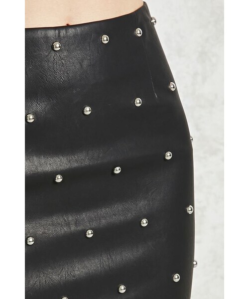 FOREVER 21(フォーエバー トゥエンティーワン)の「FOREVER 21+ Studded Faux Leather Mini Skirt(スカート・レディース・Silver・S)」の4枚目の写真