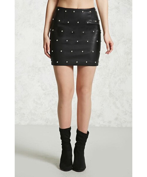FOREVER 21(フォーエバー トゥエンティーワン)の「FOREVER 21+ Studded Faux Leather Mini Skirt(スカート・レディース・Silver・S)」の2枚目の写真
