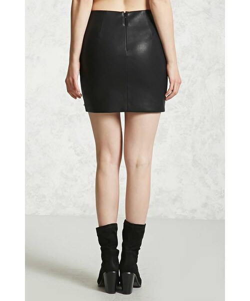 FOREVER 21(フォーエバー トゥエンティーワン)の「FOREVER 21+ Studded Faux Leather Mini Skirt(スカート・レディース・Silver・S)」の3枚目の写真