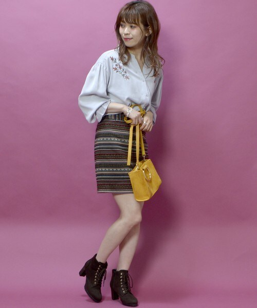 archives（アルシーヴ）の「肩刺繍ギャザーブラウス（シャツ/ブラウス・レディース・オフホワイト/ブラック/シルバーグレー・MEDIUM）」の10枚目の写真