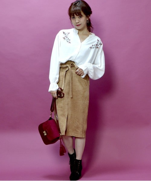 archives（アルシーヴ）の「肩刺繍ギャザーブラウス（シャツ/ブラウス・レディース・オフホワイト/ブラック/シルバーグレー・MEDIUM）」の8枚目の写真