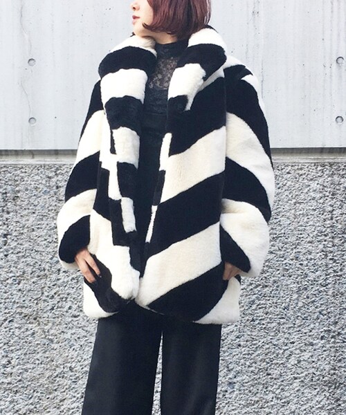 G.V.G.V.（ジーヴィージーヴィー）の「STRIPE FAUX FUR SHORT COAT 
