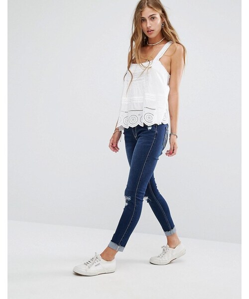 Hollister（ホリスター）の「Hollister High Waisted Crop Jeans with Raw-Cut Hem（デニムパンツ・レディース・Blue・W26）」の2枚目の写真