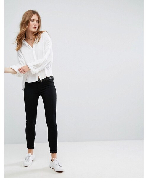 Hollister(ホリスター)の「Hollister Super Skinny Jean(デニムパンツ・レディース・Black・W28/W26/W30/W29/W25/W31/W27)」の2枚目の写真