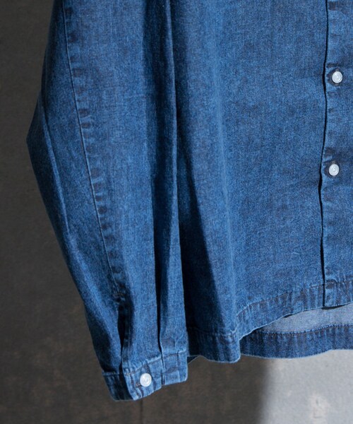 LIDNM(リドム)の「ユーズドデニムオープンカラーシャツ(シャツ/ブラウス・メンズ・インディゴ・S, M, L)」の5枚目の写真