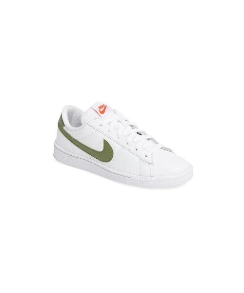 NIKE(ナイキ)の「Women's Nike Tennis Classic Sneaker(スニーカー・レディース・White・6.5 M/7 M)」の1枚目の写真