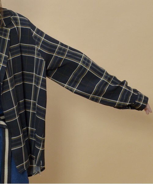 archives（アルシーヴ）の「チェック開衿シャツ（シャツ/ブラウス・レディース・ブラック/ネイビー/ワイン・MEDIUM）」の6枚目の写真