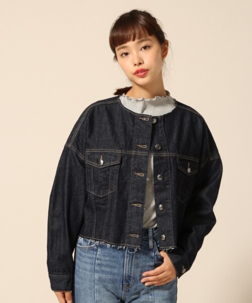 LOWRYS FARM(ローリーズファーム)の「★WEB先行予約アイテム★ノーカラーGジャン(ジャケット/アウター・ブルー/ワンウォッシュ)」の2枚目の写真