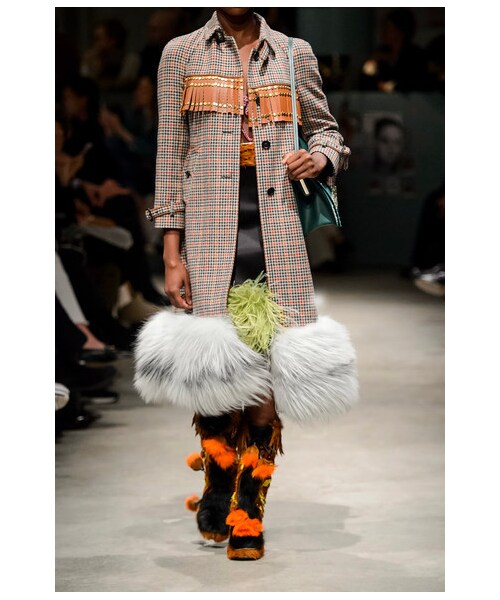 PRADA(プラダ)の「Prada - Feather-trimmed Satin Midi Skirt PRADA(プラダ)の「Prada - Feather-trimmed Satin Midi Skirt