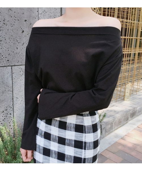 FLYMODEL(フライモデル)の「オフショルベルスリーブトップス(Tシャツ/カットソー・レディース・ブラック・FREE)」の1枚目の写真