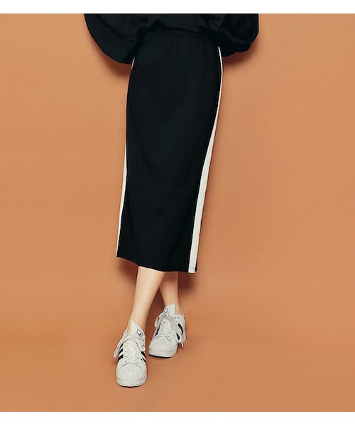 HOTPING(ホッピン)の「バックスリットラインスカート(スカート・レディース・ブラック・1(XS-S)/2(M-L)/3(XL-XXL))」の1枚目の写真