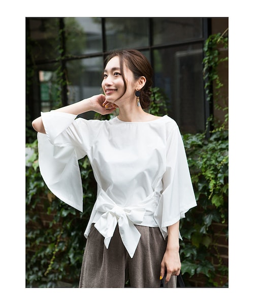 Sheson(シーズン)の「Sheson(シーズン)セレクト リボンデザインブラウス(シャツ/ブラウス・レディース・ホワイト/ボルドー/ブラウン/カーキ/ブラック・FREE)」の1枚目の写真