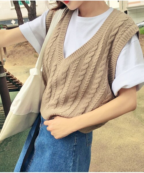 HOTPING（ホッピン）の「クロップケーブルニットベスト（ベスト・レディース・モカ/アイボリー/ワイン/ベージュ/ブラック/グレー・1(フリーサイズ)/2(M-L)）」の5枚目の写真