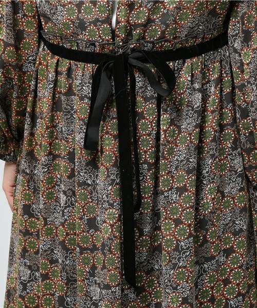 archives（アルシーヴ）の「2WAY花柄ワンピース（ワンピース・レディース・チャコールグレー/ブラウン・MEDIUM）」の9枚目の写真