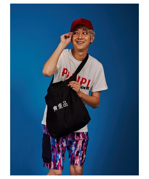 E hyphen world gallery（イーハイフンワールドギャラリー）の「ハジメファンタジー×Ehwg貴重品ロゴトート（財布/小物・オフホワイト/ブラック・F）」の2枚目の写真