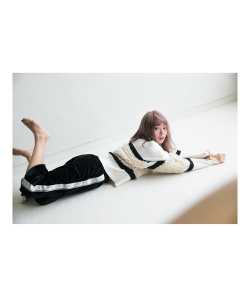 MURUA（ムルーア）の「ベロアラインパンツ（パンツ・レディース・ブラック/グリーン）」の7枚目の写真