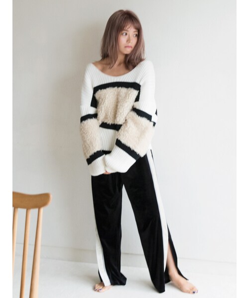 MURUA（ムルーア）の「ベロアラインパンツ（パンツ・レディース・ブラック/グリーン）」の6枚目の写真