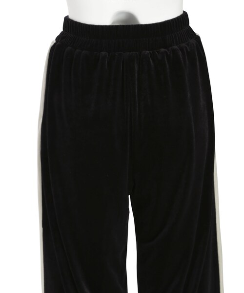 MURUA（ムルーア）の「ベロアラインパンツ（パンツ・レディース・ブラック/グリーン）」の12枚目の写真