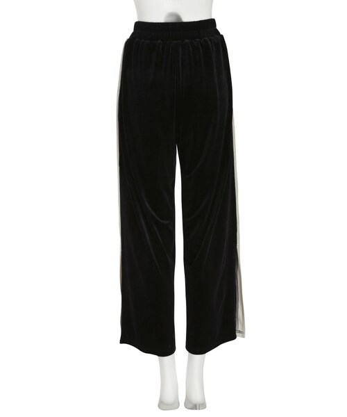 MURUA（ムルーア）の「ベロアラインパンツ（パンツ・レディース・ブラック/グリーン）」の11枚目の写真