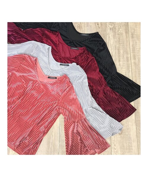 INGNI(イング)の「【秋の新作】ストライプベロア袖タック/トップス(トップス・レディース・グレー/クロ/ピンク/ボルドー・M)」の1枚目の写真