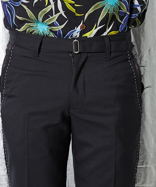 JohnUNDERCOVER（ジョンアンダーカバー）の「ベルト付き側章スラックス