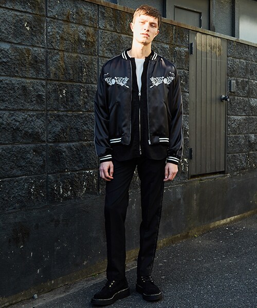 JohnUNDERCOVER（ジョンアンダーカバー）の「ベルト付き側章スラックス