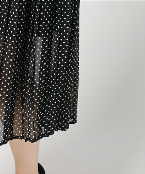 archives（アルシーヴ）の「ドットシャーリングネックプリーツワンピース（ワンピース・レディース・ブラック/ネイビー・MEDIUM）」の9枚目の写真
