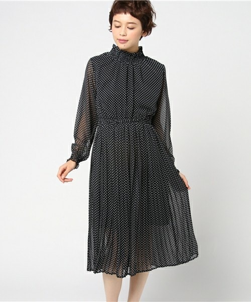 archives（アルシーヴ）の「ドットシャーリングネックプリーツワンピース（ワンピース・レディース・ブラック/ネイビー・MEDIUM）」の2枚目の写真