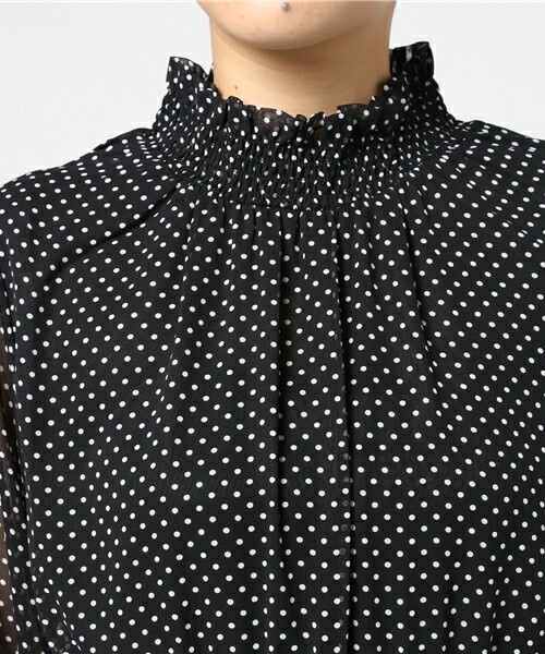 archives（アルシーヴ）の「ドットシャーリングネックプリーツワンピース（ワンピース・レディース・ブラック/ネイビー・MEDIUM）」の7枚目の写真