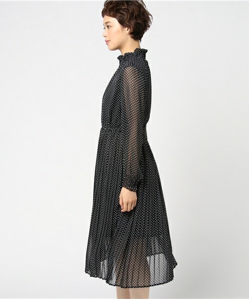 archives（アルシーヴ）の「ドットシャーリングネックプリーツワンピース（ワンピース・レディース・ブラック/ネイビー・MEDIUM）」の4枚目の写真