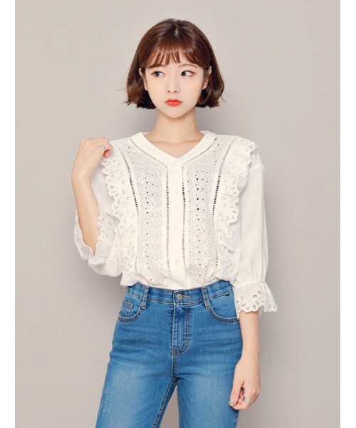 HOTPING（ホッピン）の「フロントボタンパンチングレースブラウス（シャツ/ブラウス・レディース・レッド/ホワイト・1(XS-S)/2(M-L)/3(XL-XXL)）」の2枚目の写真