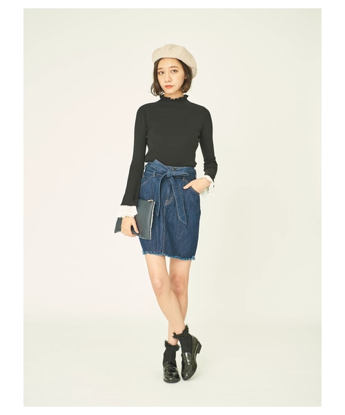 earth music&ecology（アースミュージックアンドエコロジー）の「USA COTTONデニムスカート(タックリボン)（スカート・インディゴ/ライトインディゴ・S/M）」の3枚目の写真