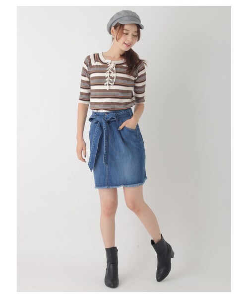 earth music&ecology（アースミュージックアンドエコロジー）の「USA COTTONデニムスカート(タックリボン)（スカート・インディゴ/ライトインディゴ・S/M）」の2枚目の写真