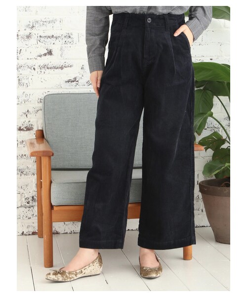 earth music&ecology(アースミュージックアンドエコロジー)の「USA COTTONコーデュロイパンツ(タックワイド)(パンツ・ピンク/ベージュ/ネイビー・S/M/L)」の14枚目の写真