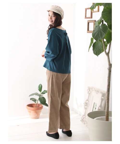 earth music&ecology(アースミュージックアンドエコロジー)の「USA COTTONコーデュロイパンツ(タックワイド)(パンツ・ピンク/ベージュ/ネイビー・S/M/L)」の4枚目の写真