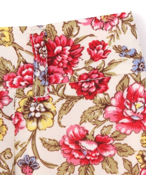 PAGEBOY（ページボーイ）の「小花柄裾切り替えフレアスカート（スカート・ホワイト系/ブラック系/ダークブルー系）」の11枚目の写真