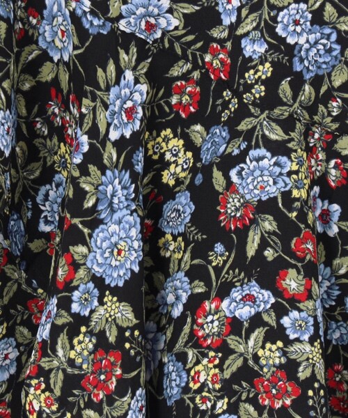 PAGEBOY（ページボーイ）の「小花柄裾切り替えフレアスカート（スカート・ホワイト系/ブラック系/ダークブルー系）」の16枚目の写真