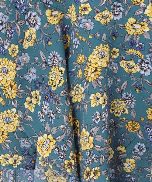 PAGEBOY（ページボーイ）の「小花柄裾切り替えフレアスカート（スカート・ホワイト系/ブラック系/ダークブルー系）」の18枚目の写真