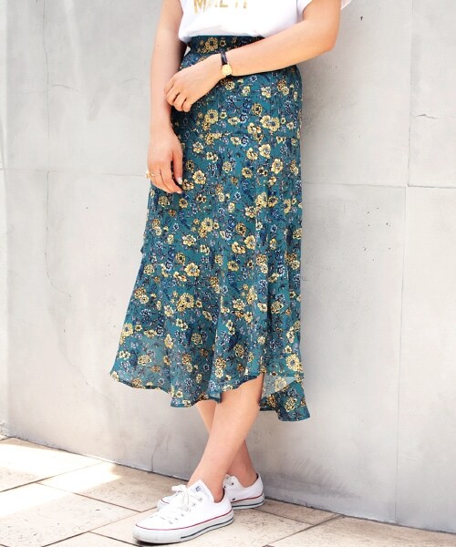 PAGEBOY（ページボーイ）の「小花柄裾切り替えフレアスカート（スカート・ホワイト系/ブラック系/ダークブルー系）」の7枚目の写真