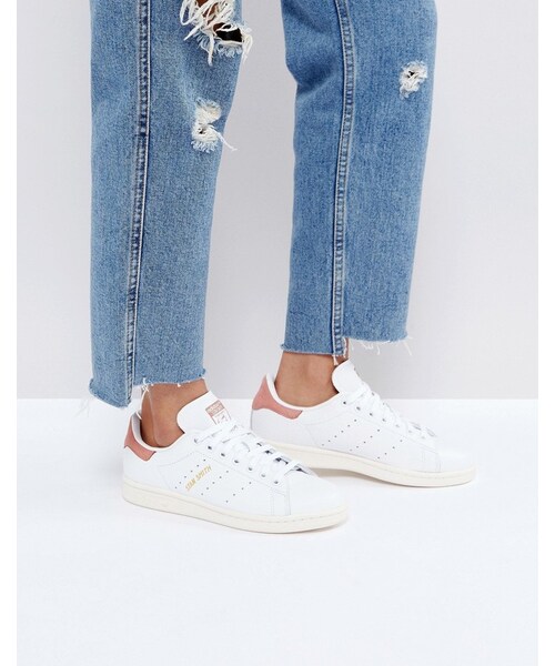 adidas（アディダス）の「Adidas adidas Originals White and Coral Stan Smith  Sneakers（スニーカー）」 - WEAR