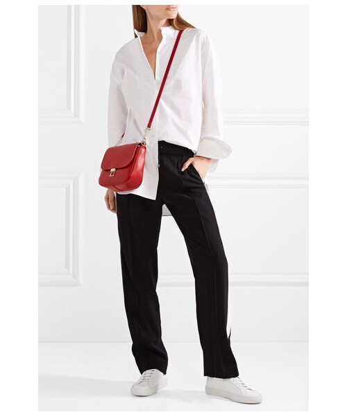 theory（セオリー）の「Theory - Perry Leather Shoulder Bag - Red（クラッチバッグ・レディース・Red・one size）」の2枚目の写真